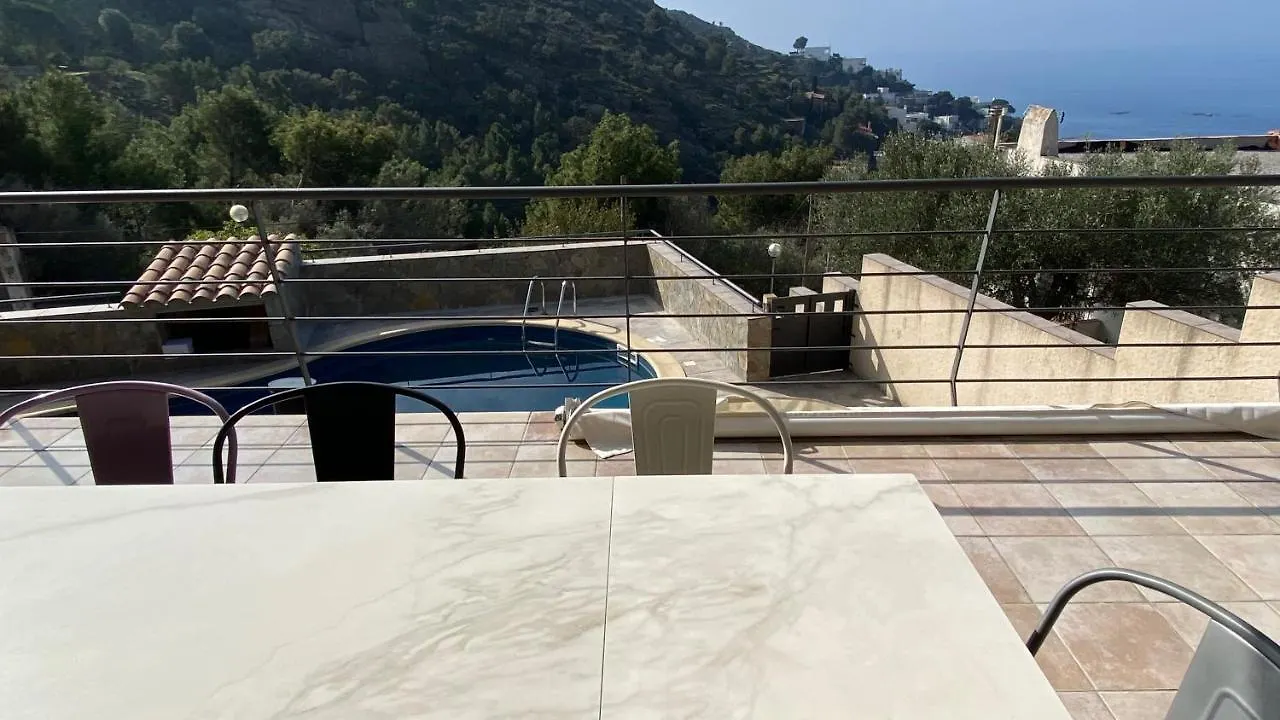 Villa avec piscine et magnifique vue mer Roses